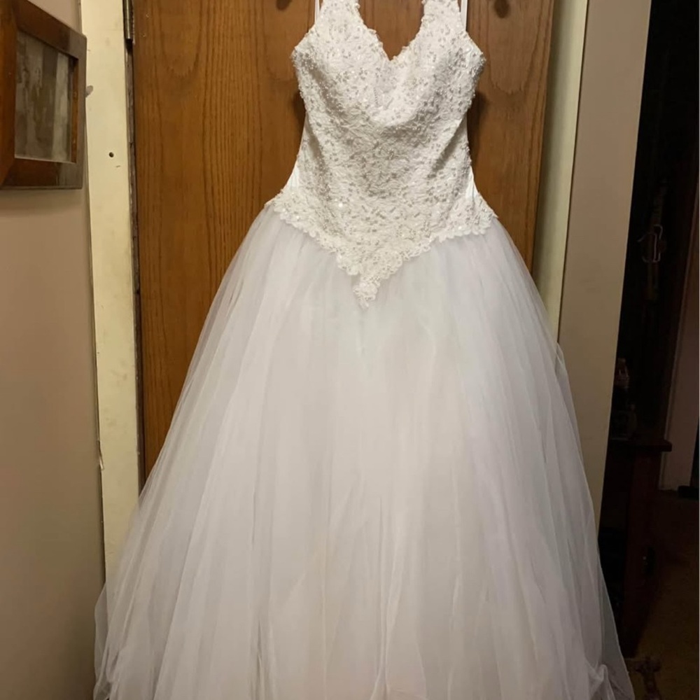 David's Bridal White Halter Sleeveless Wedding Gown